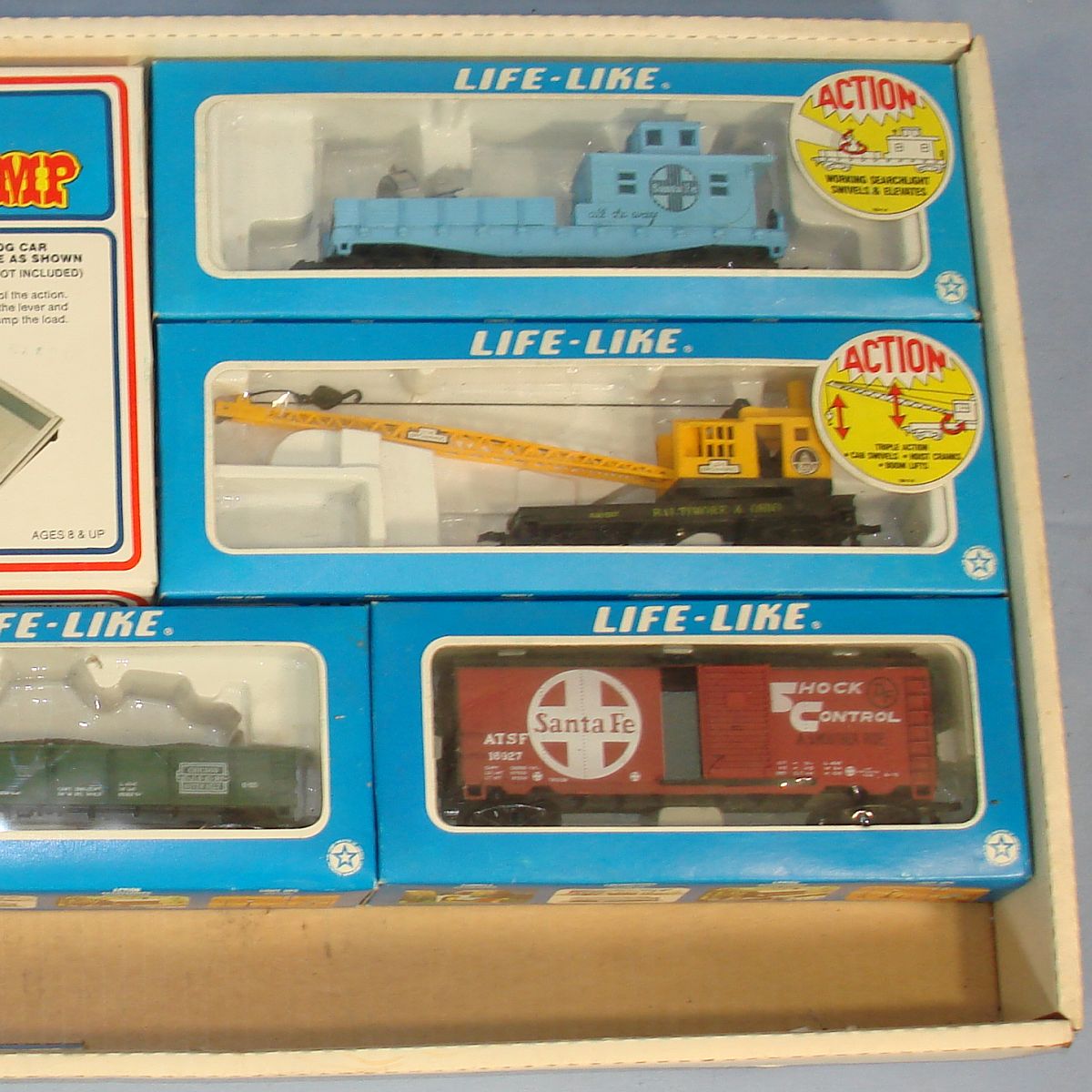 LIFE-LIKE TRAINS HO SCALE SANTA FE ALL THE WAY SET DIESEL ENGINE CARS 