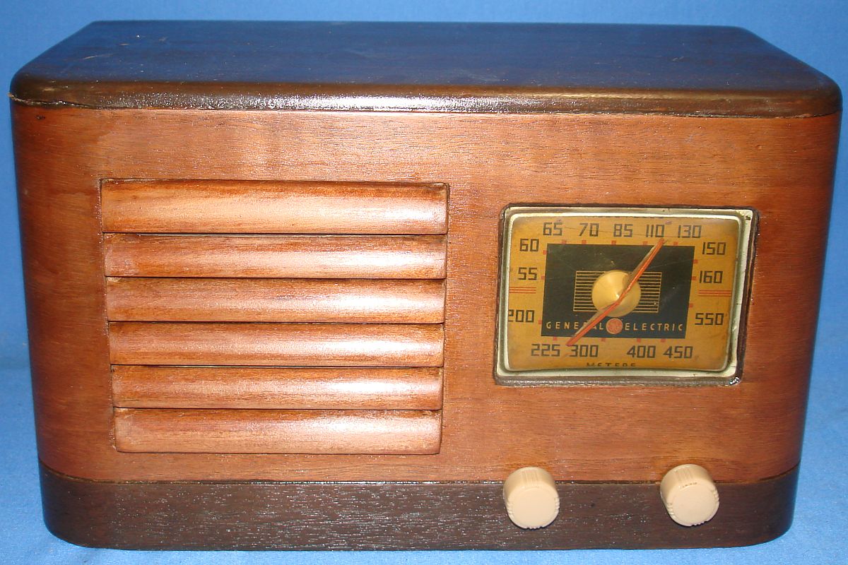 GE General Electric AM 1940 Wood Table Tube Radio Model #HJ514 Cabinet GE General Electric AM 1940 Wood Table Tube Radio Model #HJ514 Cabinet